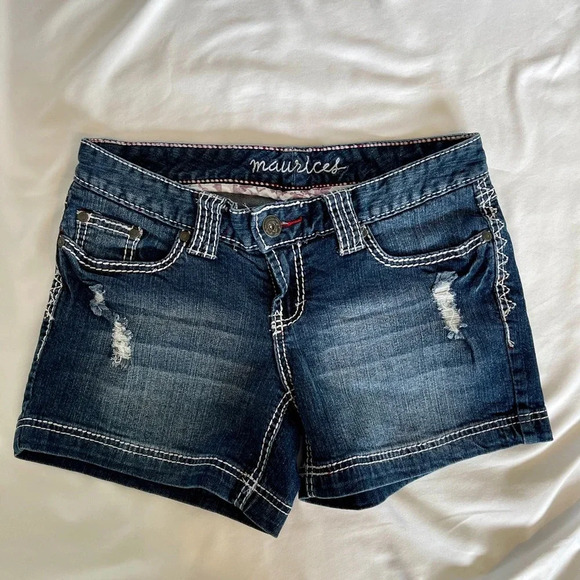 Maurices Women’s Denim Shorts Size 1/2 - Picture 1 of 4